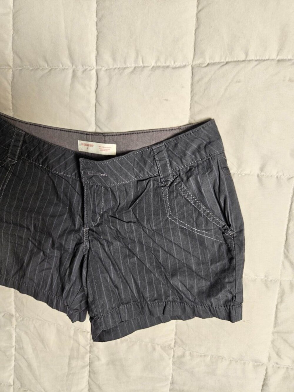 No Boundaries Pinstripe Shorts Women's 9 Gray Cotton Casual Shorts
